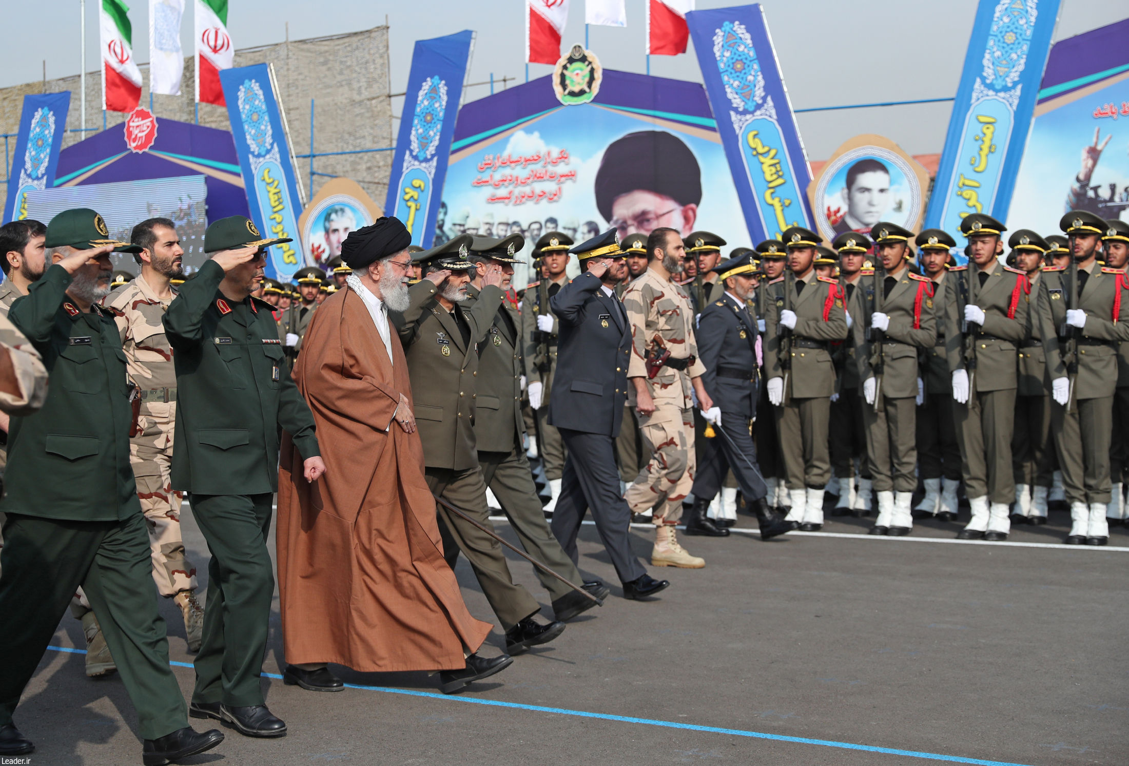 قائد الثورة الإسلامية: نقبّل أيدي وأذرع المصممين ومنفذي عملية طوفان الأقصى