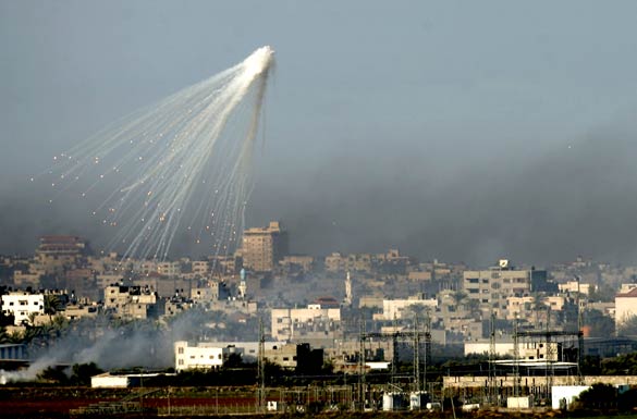 Israel drop white phosphorous bombs against Gaza
