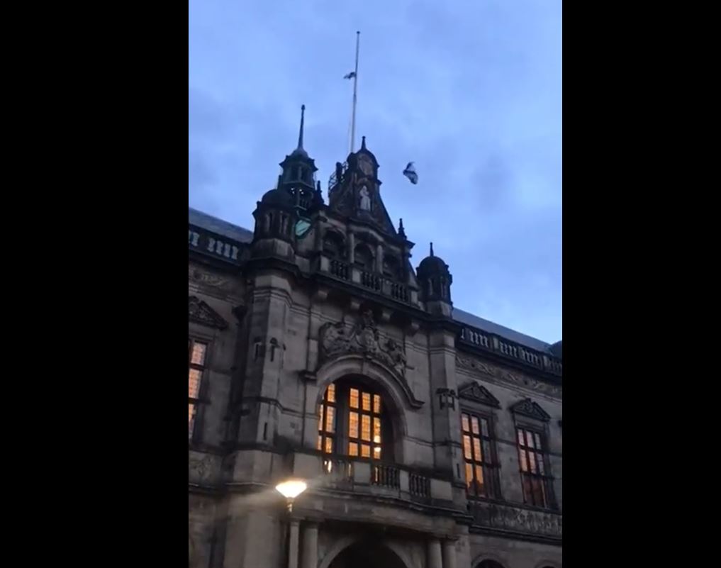 Video: Israeli dirty flag replaced with Palestinian over Sheffield Council in UK