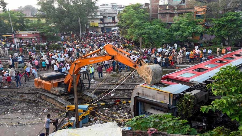 बिहार में ट्रेन दुर्घटना, 6 की मौत और 100 से अधिक घायल