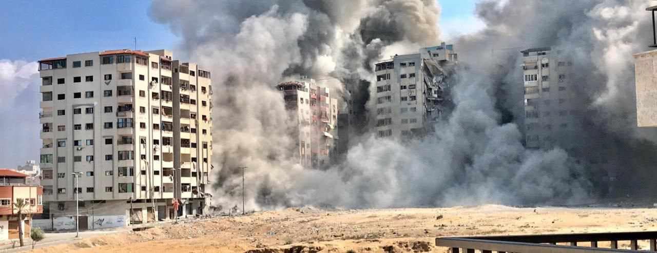Video: Israeli warplanes attack a residential tower with missiles in N Gaza razing it to ground