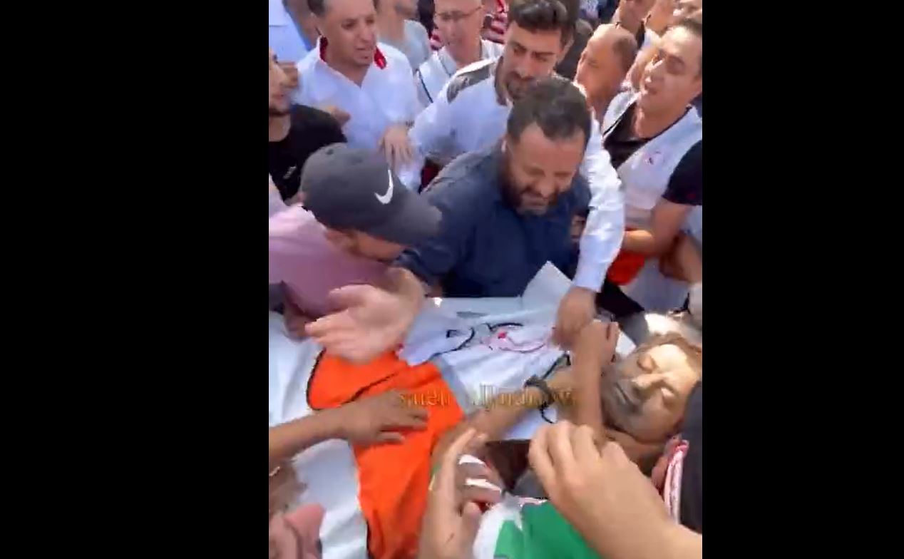 Video: Israeli warplanes targeted Gaza ambulances leaving 4 martyrs