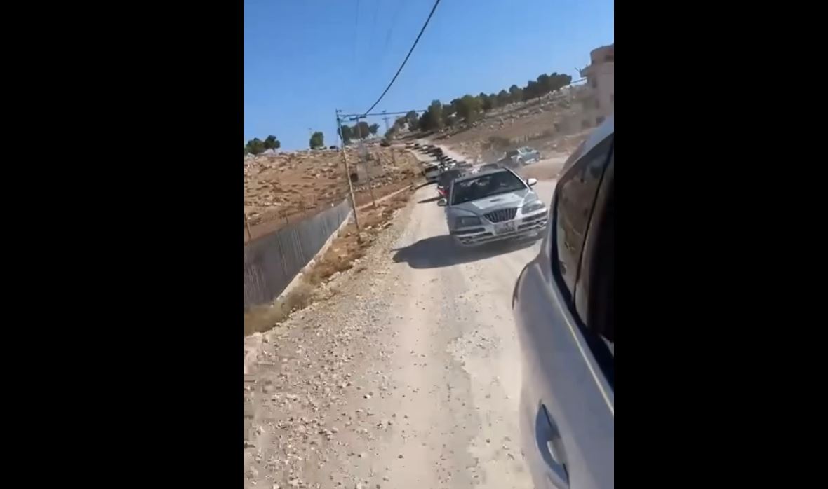 Video: Thousands Jordanian protesters toward border with Palestine despite security forces harassment 