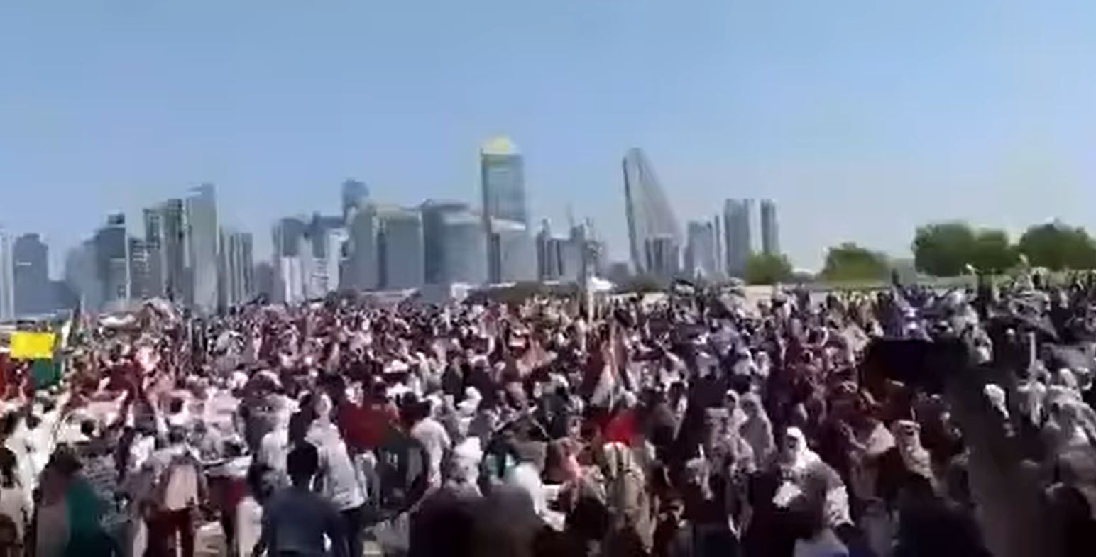 Video: Thousands rally in Doha, Qatar in support of Palestinians and protest agianst Israel