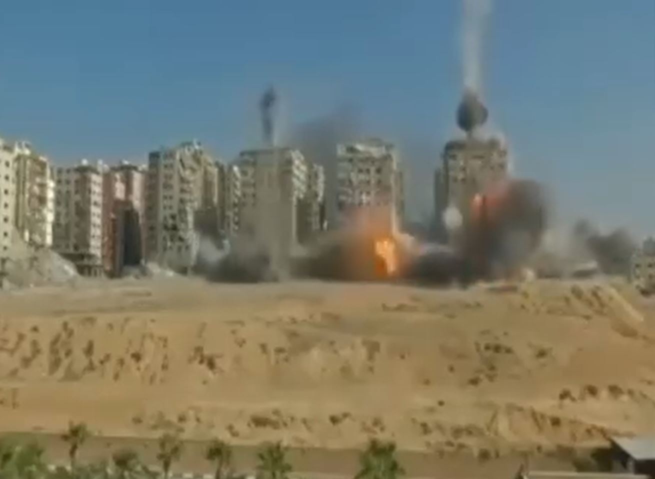 Video: Israeli warplanes madnessly bombarded several residential towers in Al Sudaniya of Gaza