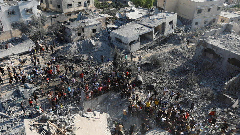  صحفي بريطاني: حكومتنا وصحافتنا تشارك بجرائم حرب غزة بدعم إسرائيل