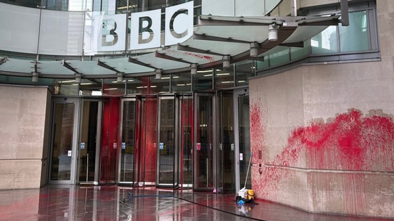 Demo Ribuan Orang Dukung Gaza, Kantor BBC Disiram Cat Merah