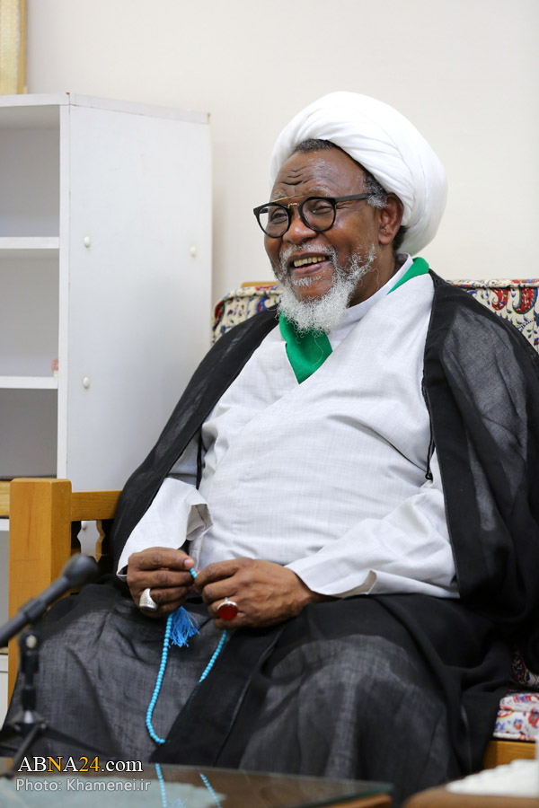 تقرير مصور/ لقاء قائد الحركة الإسلاميّة في نيجيريا الشيخ إبراهيم زكزاكي وعائلته مع الإمام الخامنئي