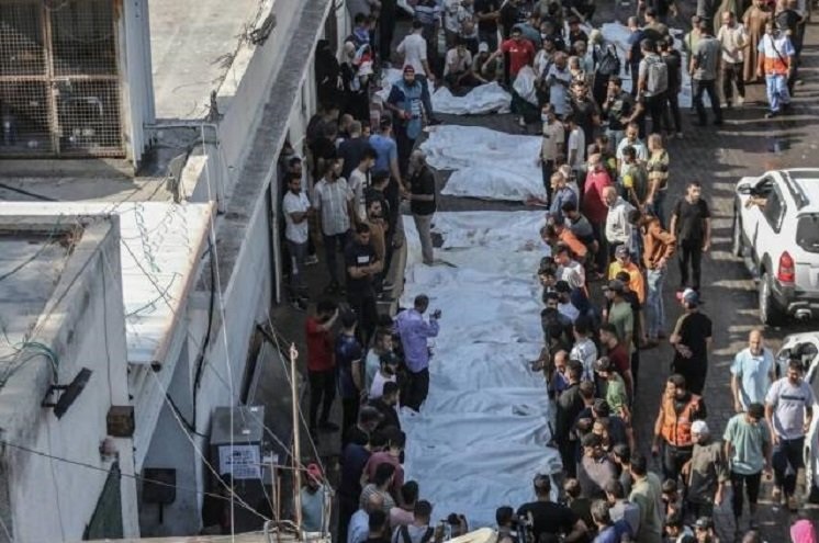 عشرات الشهداء يوارون الثرى بمقبرة جماعية في غزة