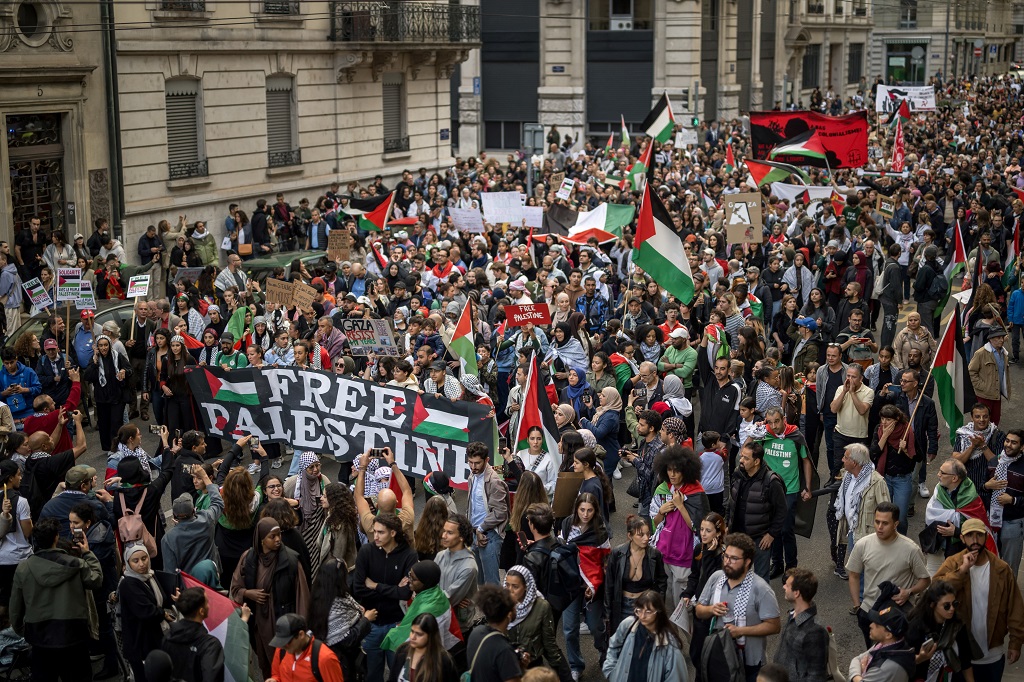 Thousands demonstrate in Switzerland in protest of Israel's aggression on Gaza 