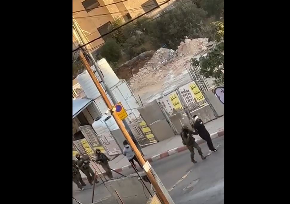 Video: Occupying Israeli army carries out mass detention campaign in Al-Am'ari refugee camp, Ramallah