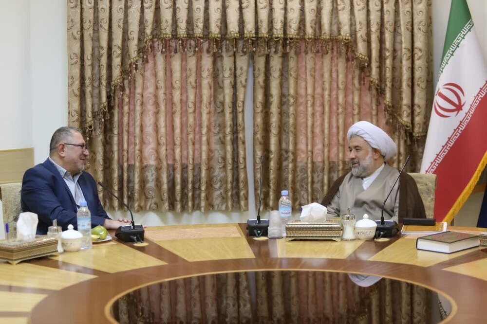 Hosseini Shrine official meets with dean of Al-Mustafa University