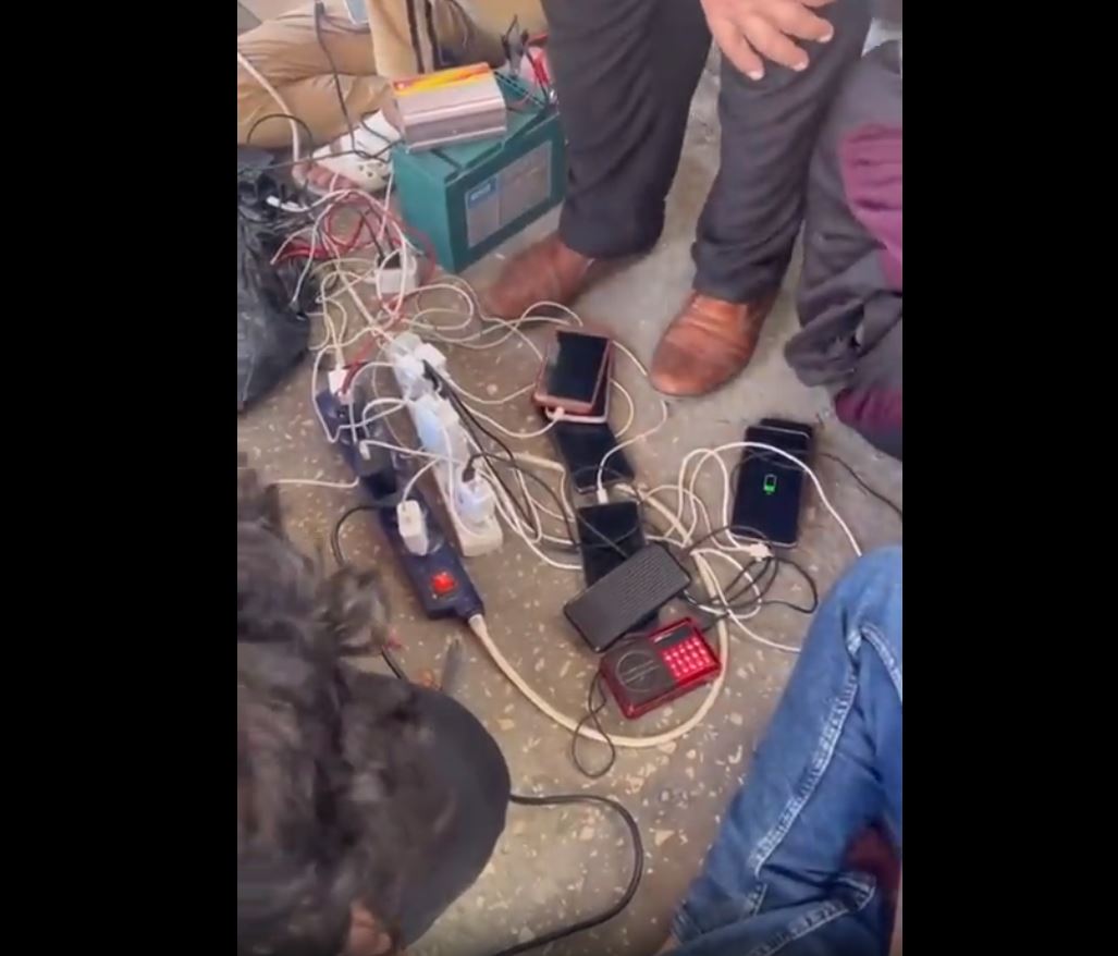 Video: Gazans use car batteries to charge phones after Israeli regime cut off electricity, water, internet 