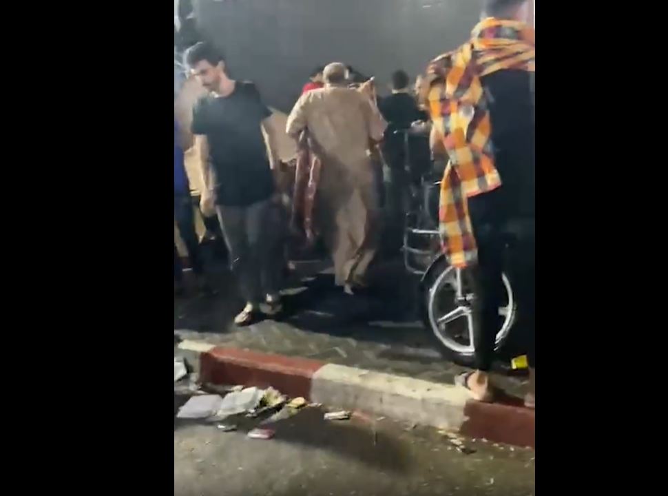 Video: Situation of displaced Palestinians getting worse in front of Al-Shifa hospital after raining last night