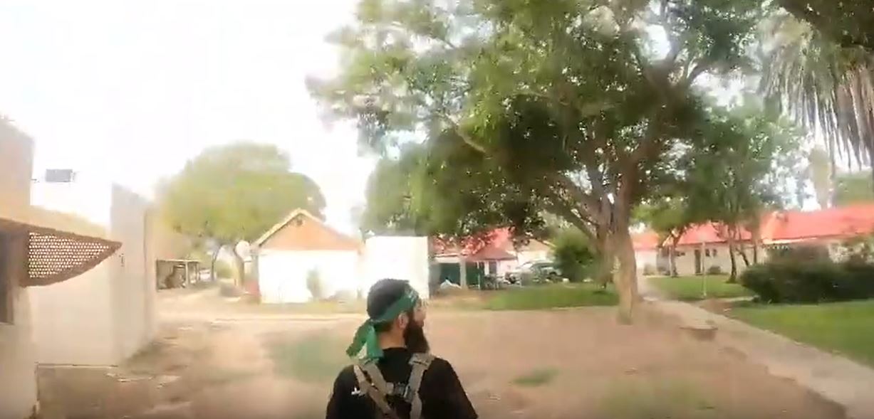 Video: Moment a Palestinian resistance fighter martyred by bullets from occupation forces in Gaza 