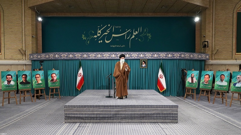 Tokoh Akademis dan Masyarakat Iran Bertemu Rahbar