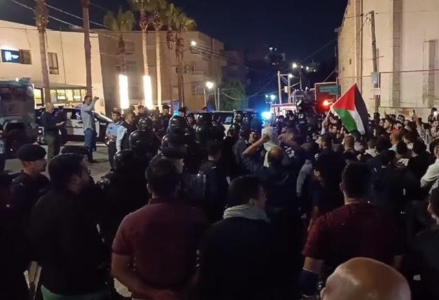الأردن: تنديداً بمجزرة المعمداني.. متظاهرون يحاولون اقتحام سفارة الاحتلال الإسرائيلية