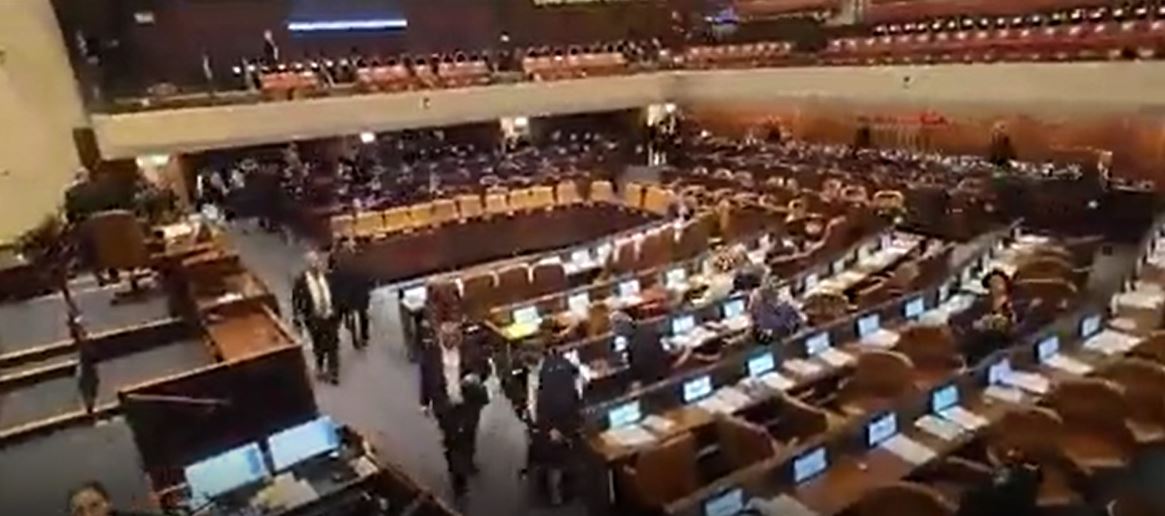 Video: Israeli Knesset members ran away as resistance missiles fired at Tel Aviv 