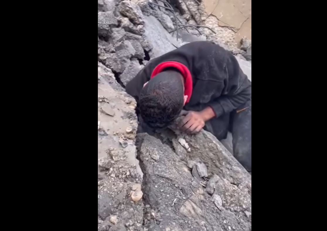 Video: Palestinian father trying to find his children under debris destroyed by Israeli airstrikes in Gaza