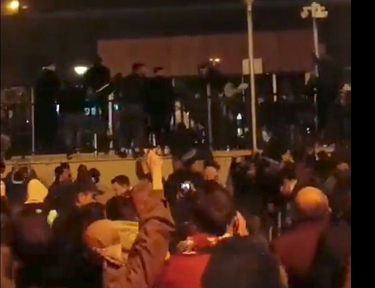 Turci u Istanbulu upali u izraelsku ambasadu
