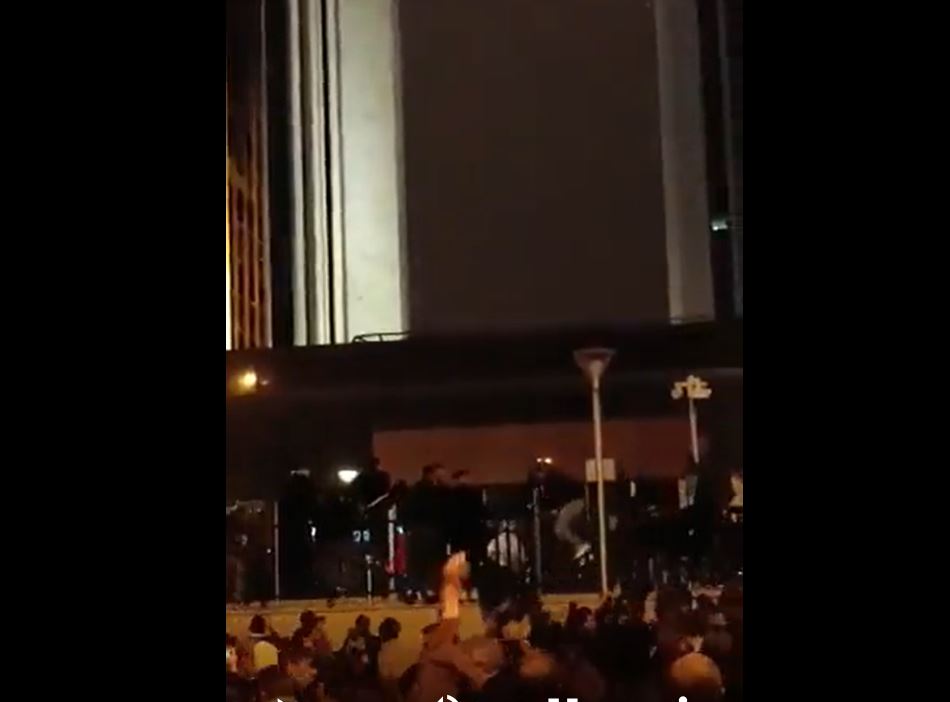 Video: Storming Israeli embassy in Ankara, Türkiye after massacre at Gaza hospital 
