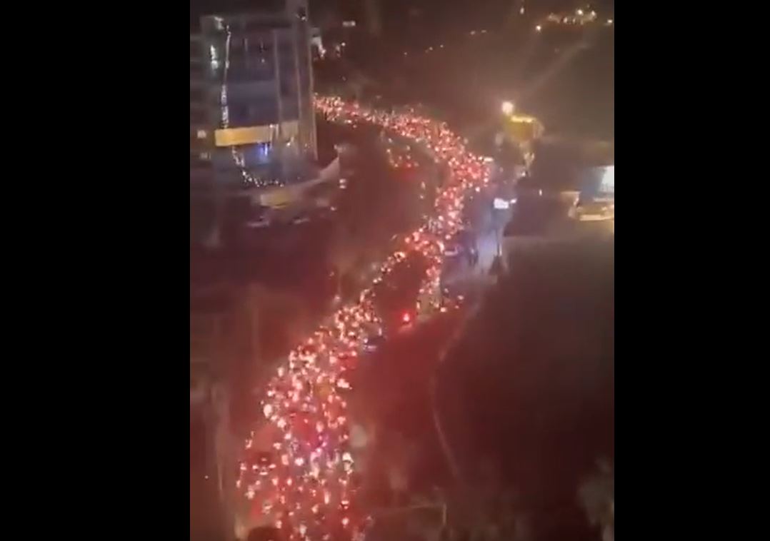 Video: Huge demonstrators towards American embassy in Lebanon now after Israel massacre in Gaza hospital