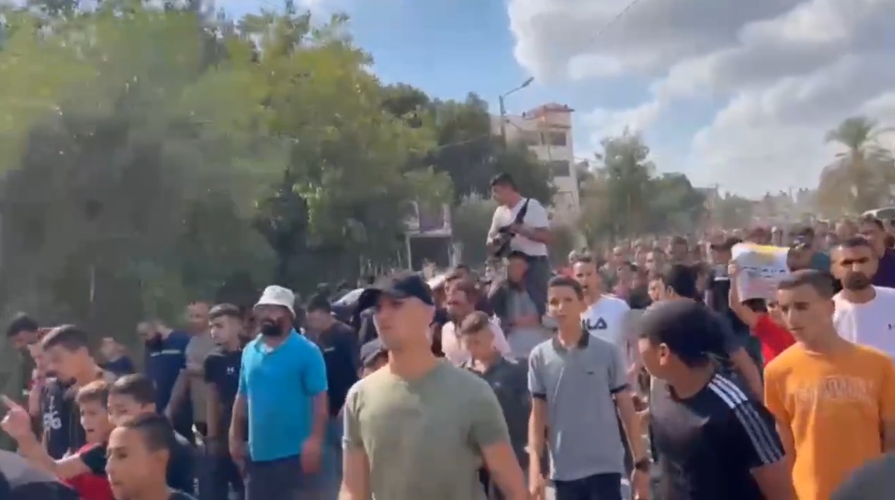 فيديو |تشييع جثمان الطفلة رزان تركمان التي ارتقت خلال قمع الأجهزة الأمنية في جنين 