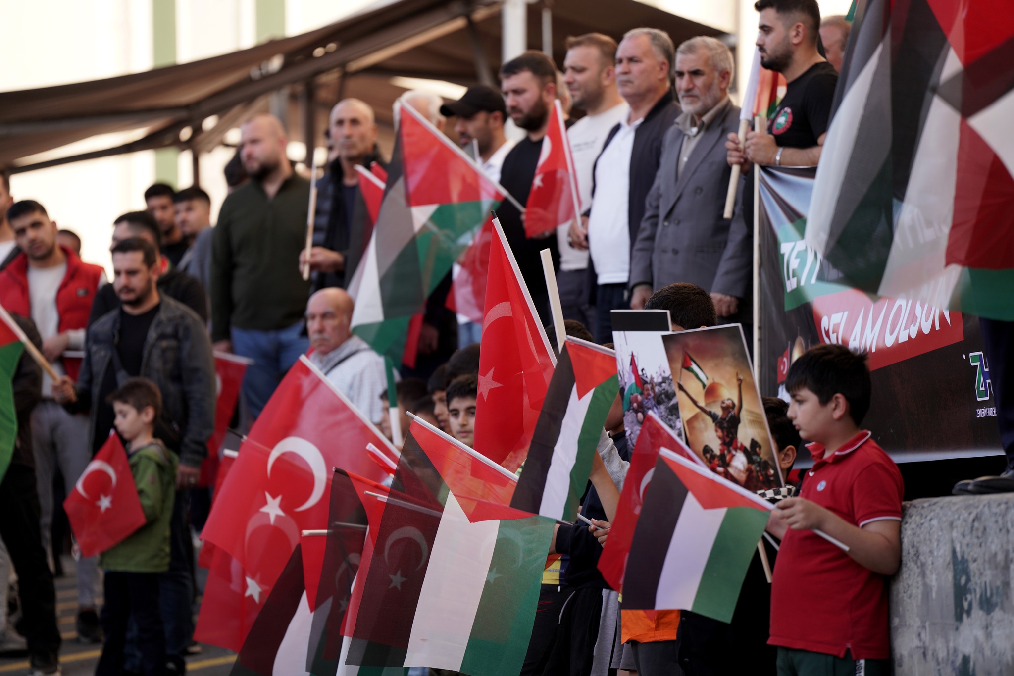 Video: Palestine Support Convoy in Istanbul, Turkey