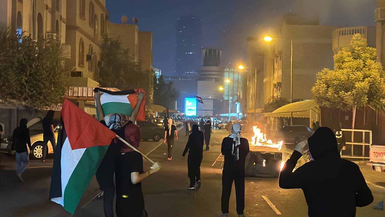 Video: Bahraini police suppression pro-Palestine massive demonstration in Karbabad 