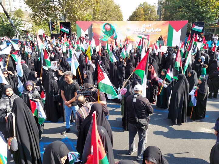 طهران ... تجمع كبير للأمهات والأطفال الإيرانيين دعما لأطفال غزة