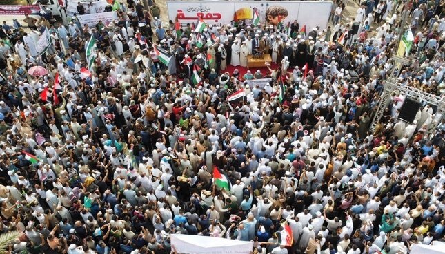 الآلاف يصلون ويتظاهرون في بغداد تنديدا بالقصف الإسرائيلي لغزة