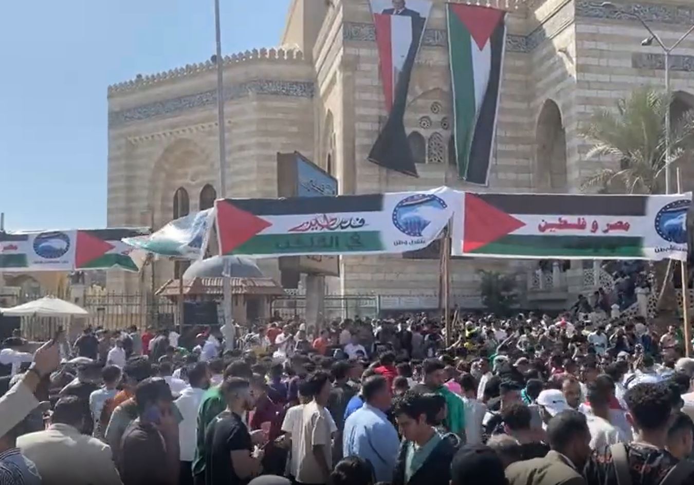 Video: Egyptians show their solidarity with Gaza in Al-Hosary Mosque, Egypt
