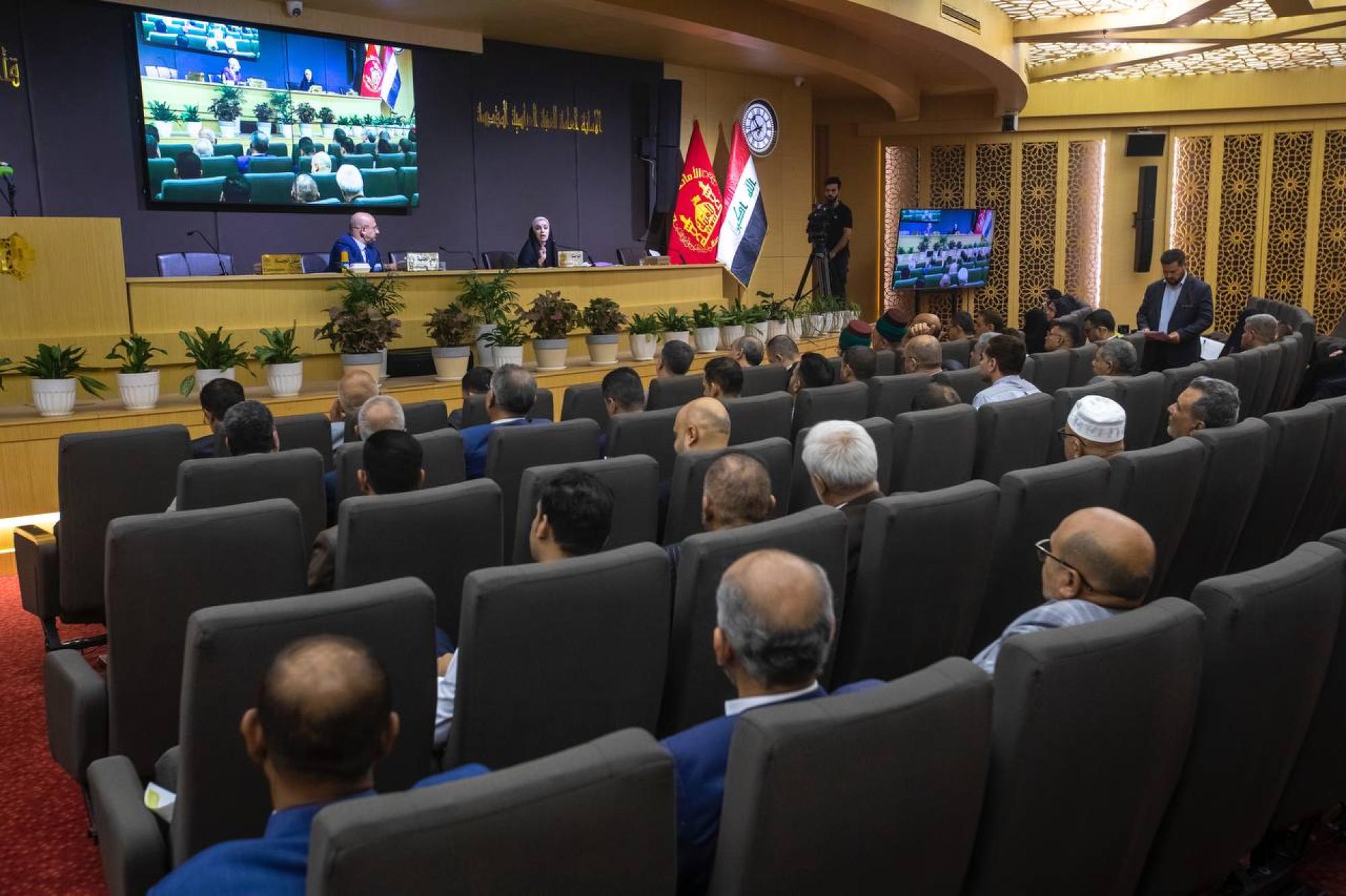 بحث علمي يستعرض موقف النبي محمد (ص) من أديان الجزيرة العربية