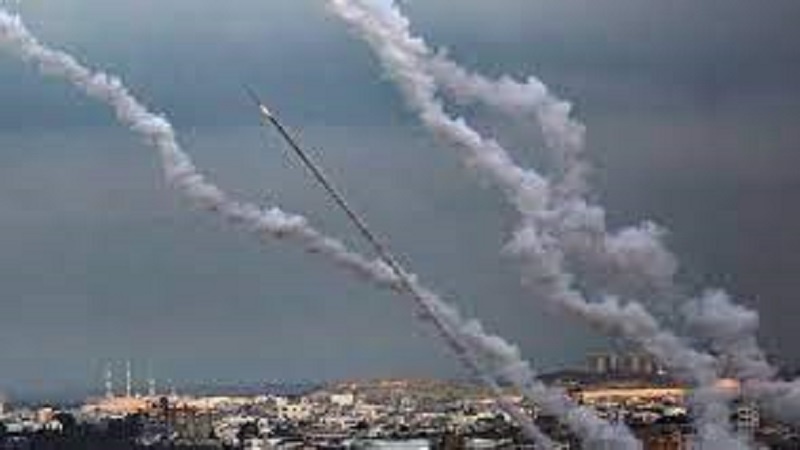 Pioggia di razzi su Tel Aviv dai battaglioni Qassam Pioggia di razzi su Tel Aviv dai battaglioni Qassam