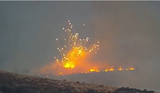 فيديو | هجوم الاحتلال على جنوب لبنان بالقنابل الفسفورية 