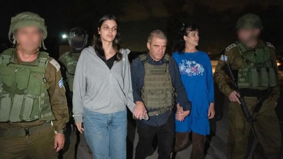 فيديو/ لحظة الإفراج عن أسيرتين أميركيتين كانتا بقبضة القسام