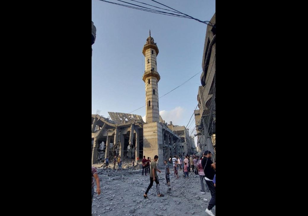 Video: Palestinian inspect Al-Ansar mosque in Jenin bombed by Israeli warplanes 