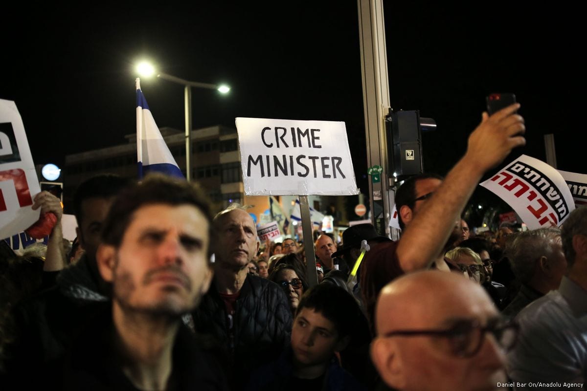 Protesters in Tel Aviv call on Netanyahu to stand down