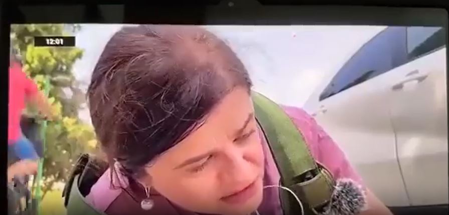 Video: Romanian pro-Israel journalist ducks for cover resistance rockets, but people casually walk and cycle