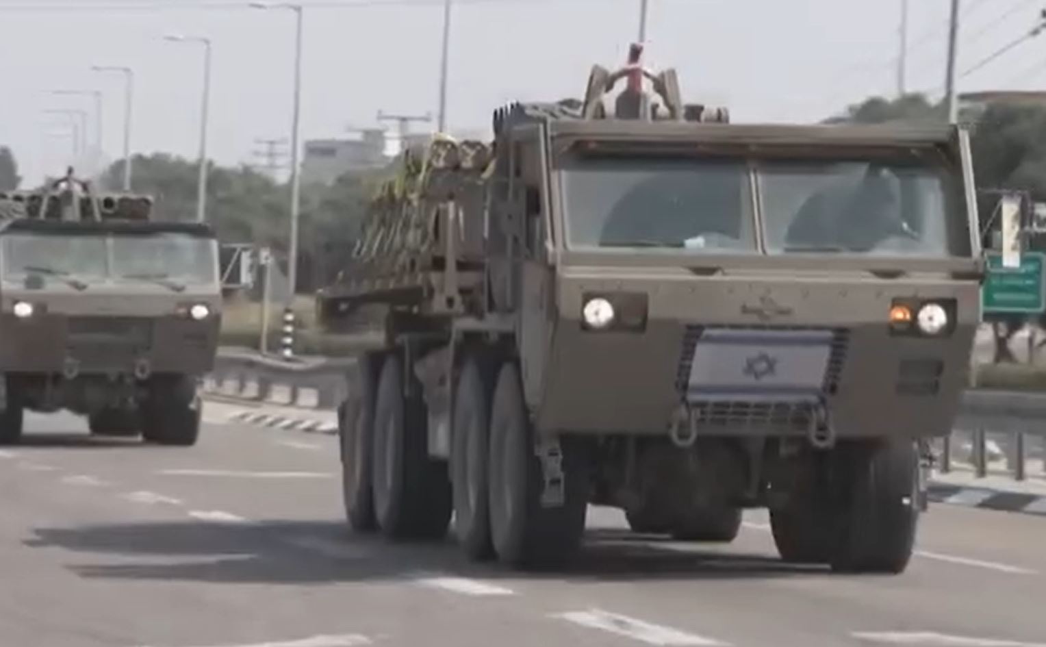 Video: Israeli trucks transporting artillery ammunition near Gaza Strip border