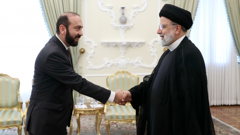 イラン大統領、「アゼルバイジャンとアルメニアの対立解消に助力する用意あり」