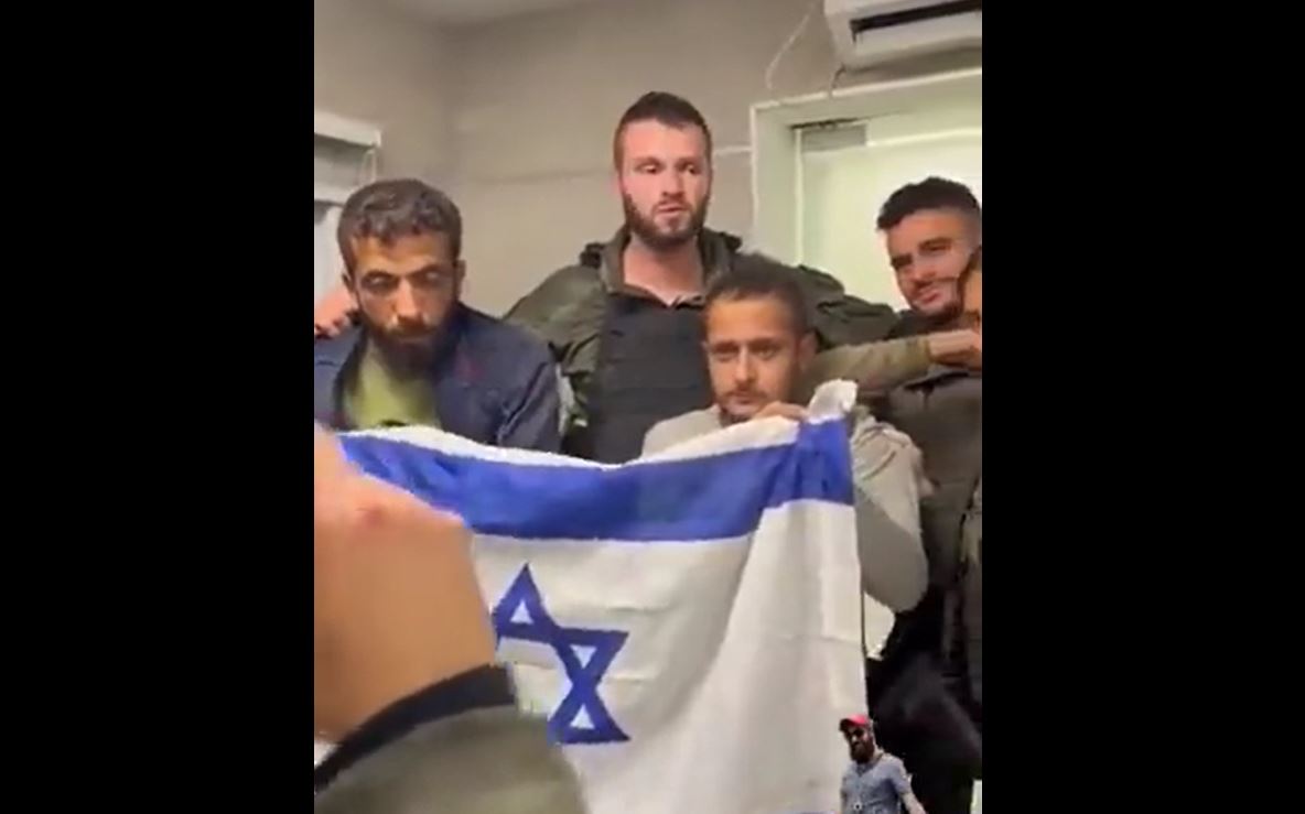 Video: Israeli soldiers dehumanize a Palestinian hostage, forced him to raise Israel dirty flag 