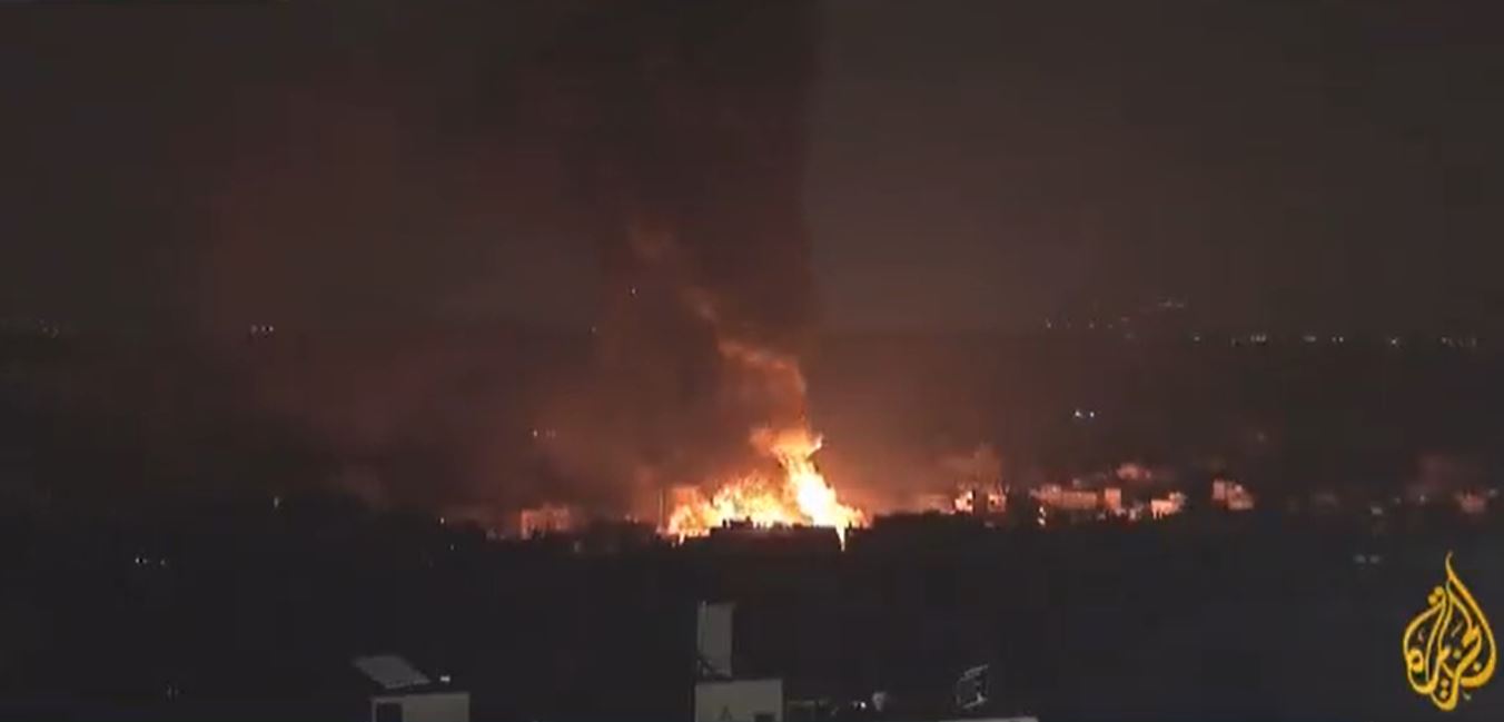 Video: Violent Israeli airstrikes on central Gaza last night