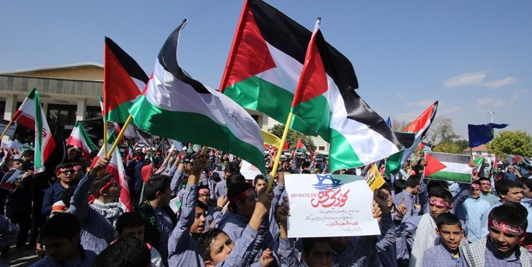 Video: Iranian students rally in solidarity with Palestinians