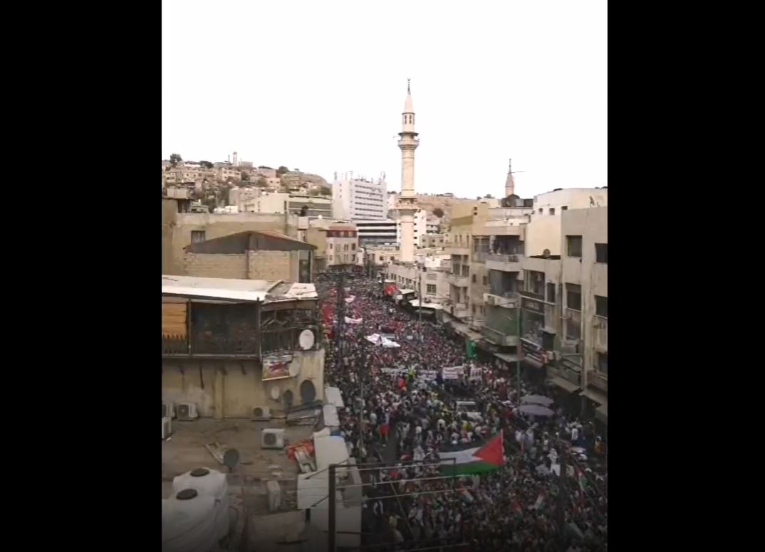 Video: Massive crowds in Amman, Jordan demand expulsion of Israeli ambassador 