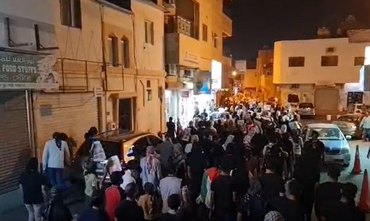 Video: Massive protest in Karranah, Bahrain in solidarity with Palestine