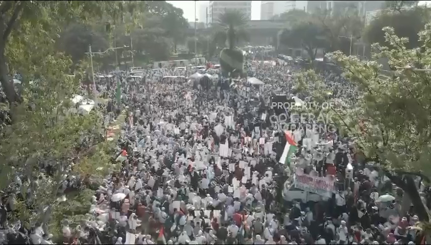 فيديو | طوفان بشري في إندونيسياً تضامناً مع غزة  