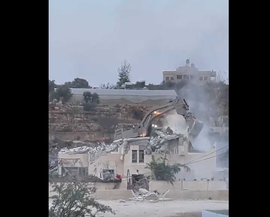 Videos: Israeli forces continue to bulldoze house of Palestinian detainee Bajes Nakhleh in Ramallah, WB 