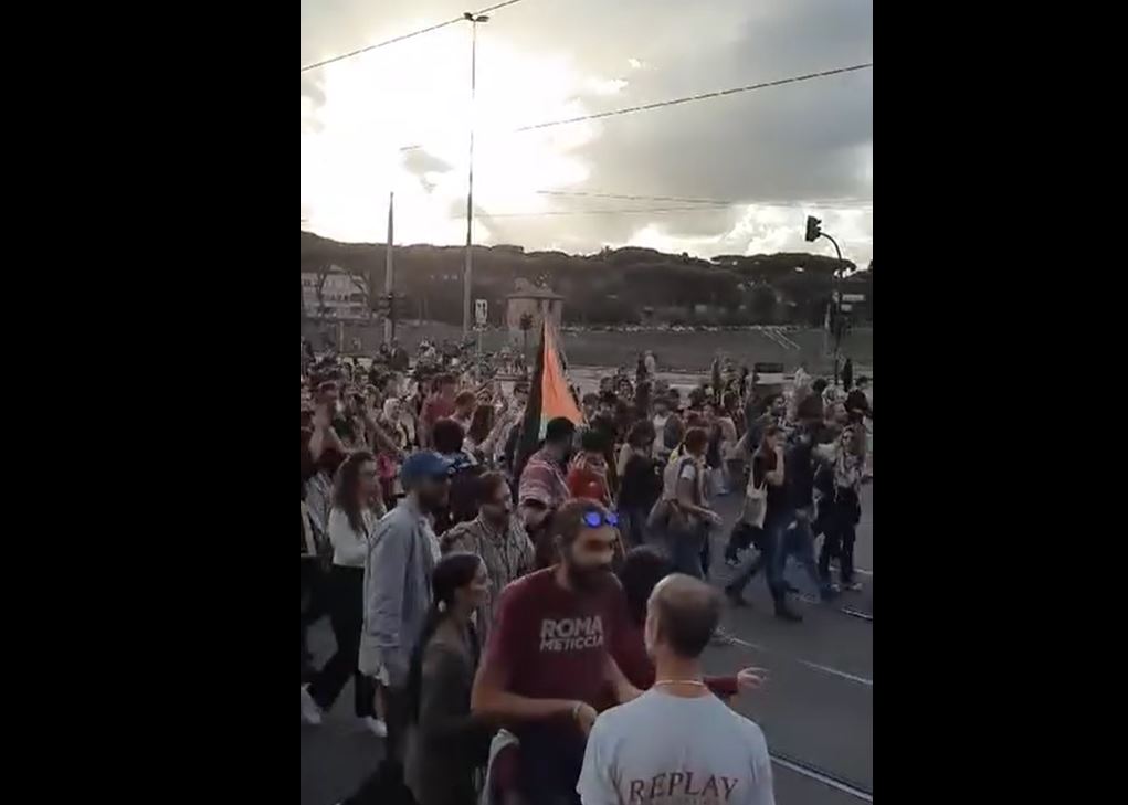 Video: Hundreds protest in support of Palestine in Rome, Italy