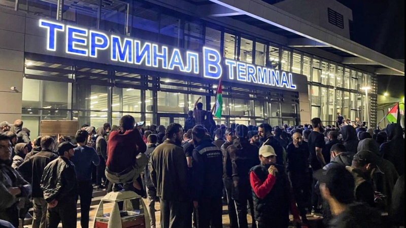 Протест жителей Дагестана против прилета израильского самолета